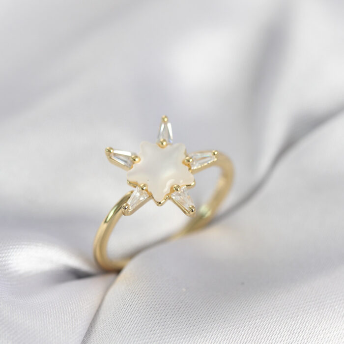 Gold Renk Yıldız Model Sedefli Zirkon Taşlı Kadın Yüzük