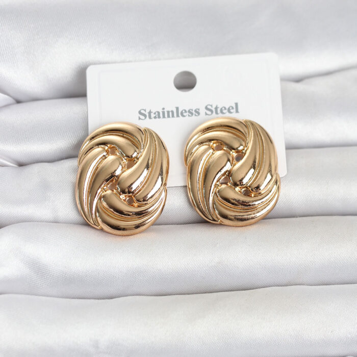 316L Çelik Gold Renk Motif Desen Model Kadın Küpe