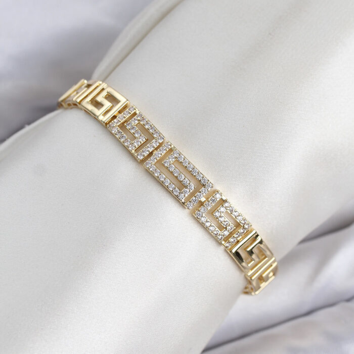 CM Labirent Model Zirkon Taşlı VIP Seri Gold Renk Pirinç Kadın Bileklik
